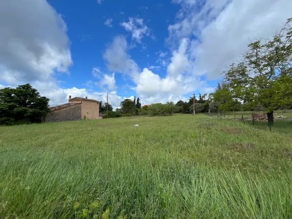 Terrain 850 m²