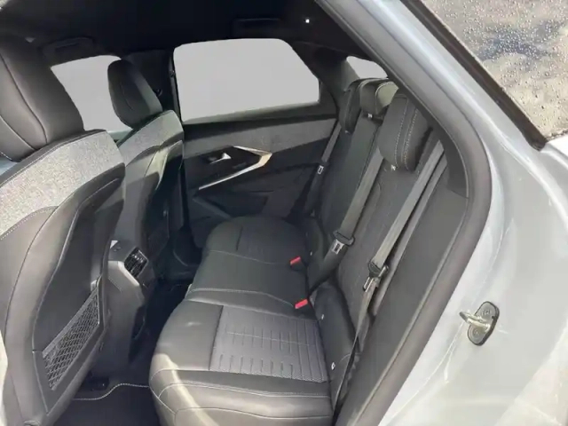 Peugeot 3008 hybrid 145 e-dcs6 — photo 32
