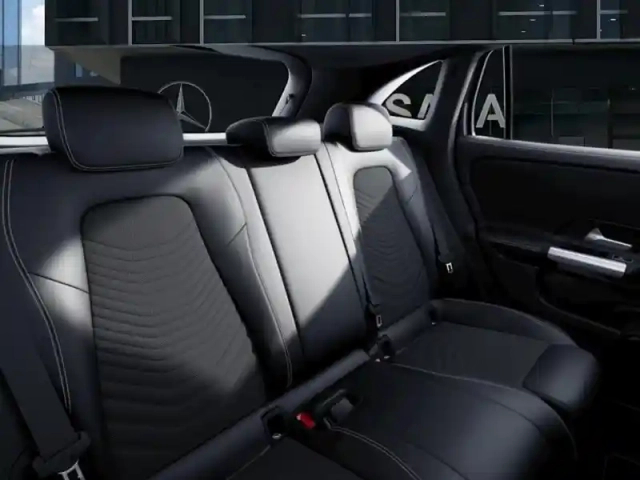 Mercedes Gla 180 progressive line — photo 39
