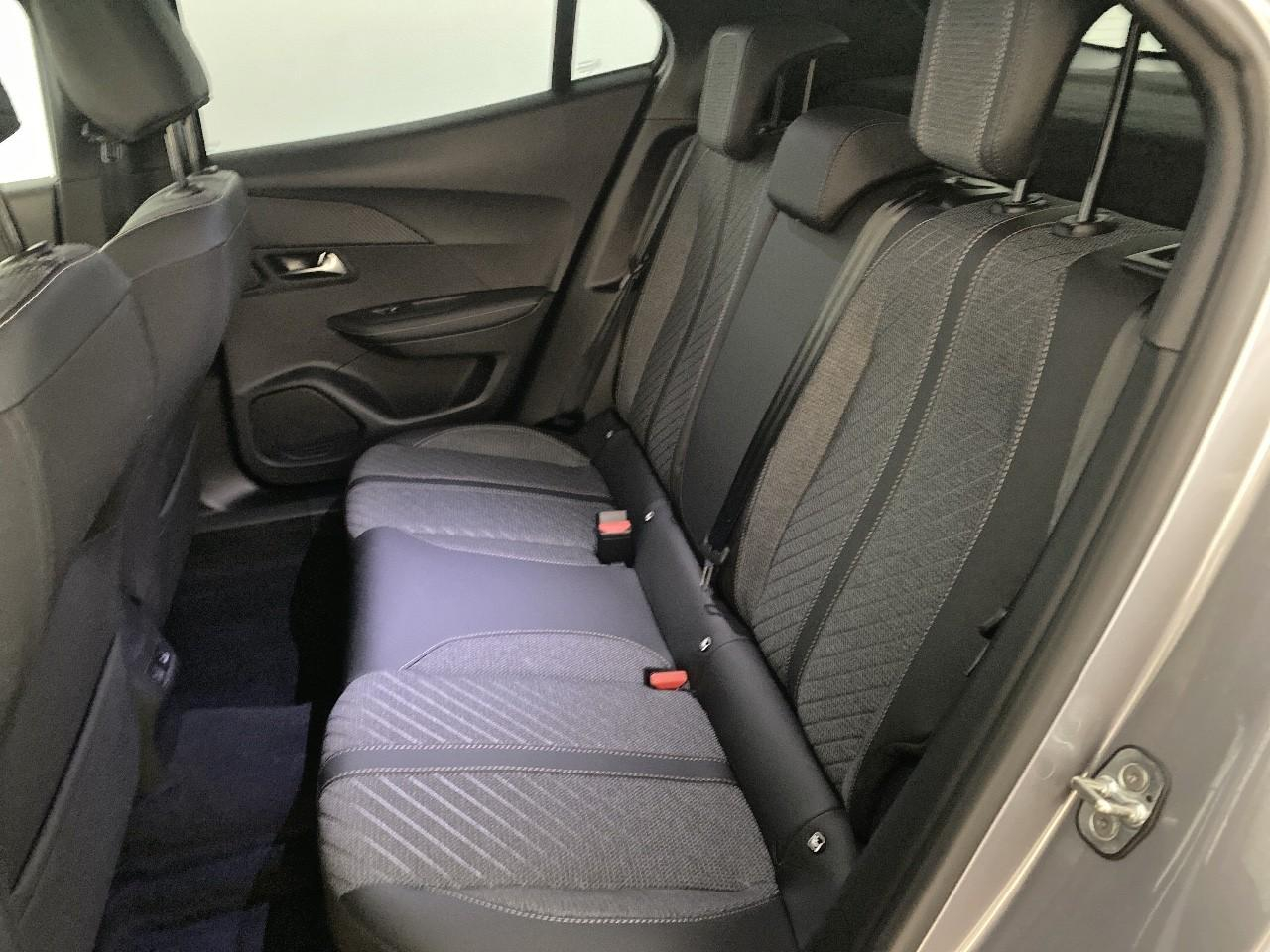 Peugeot 2008 hybrid 145 ch e-dcs6 allure — photo 10