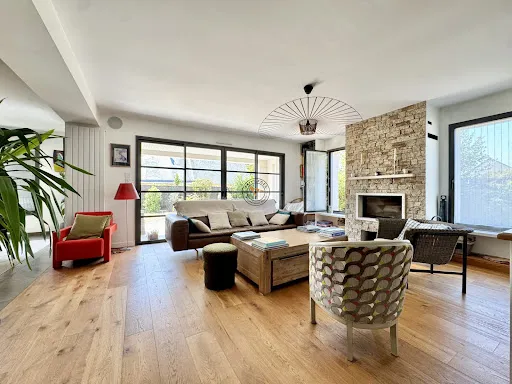 Maison 6 pièces 194 m²