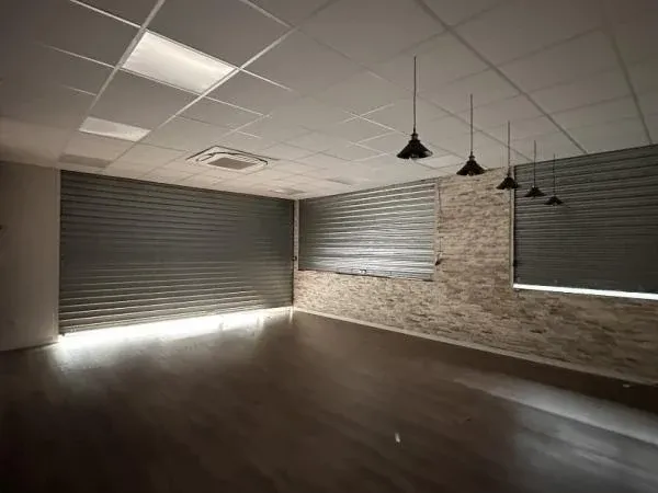 Local 3 pièces 300 m²