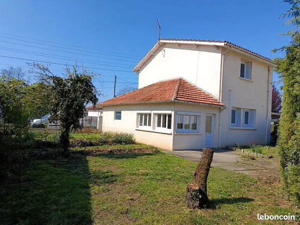 Maison T5 121m², 3chs, jardin ,garage et cave , proche gare Mussidan