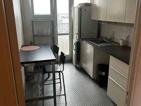 Appartement T3 64m2 traversant. Excellent état