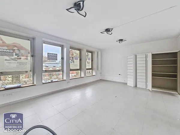 Local bureaux 96 m²