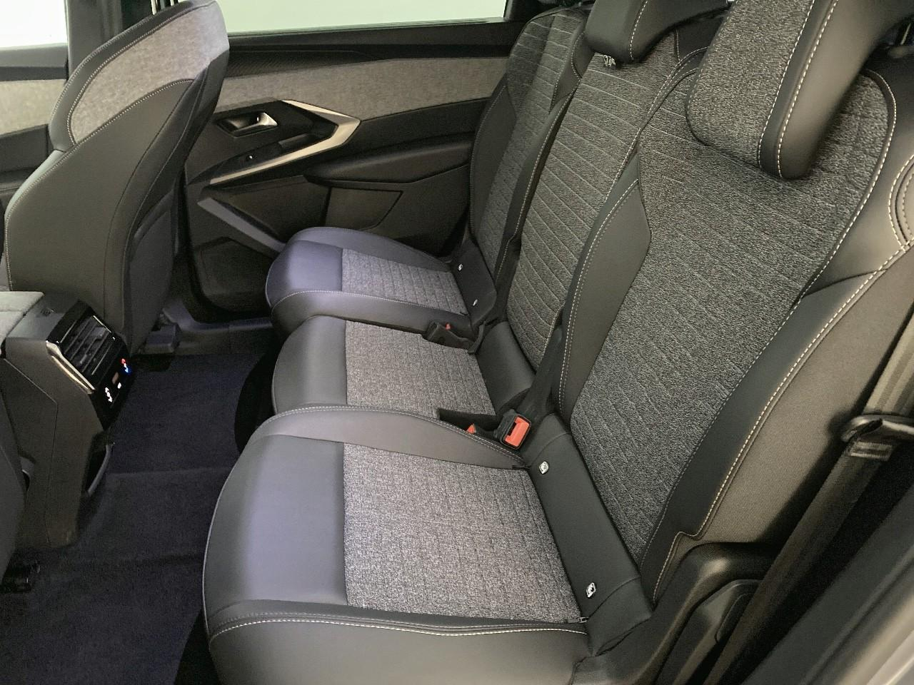 Peugeot 5008 electrique 210 ch 73 kwh allure — photo 10
