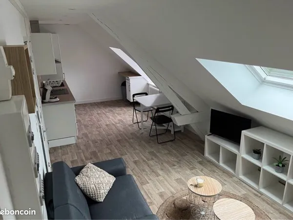 Appartement T2 Duplex entièrement équipé et rénové , proche centre ville et Naval Group