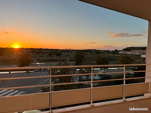 T3 avec grande terrasse, climatisation et 2 places de parking