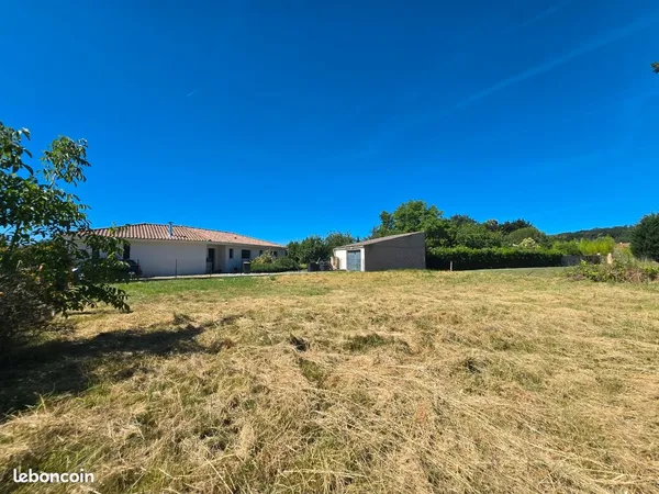 Terrain constructible de 1662m²