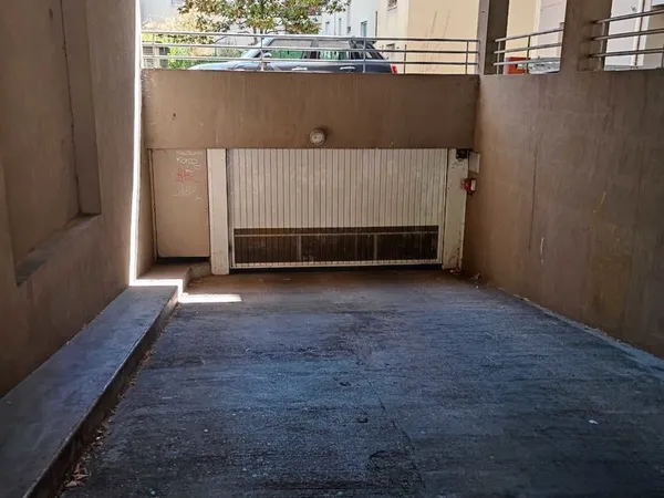 Box de garage fermé à louer Oullins Centre 14 m²