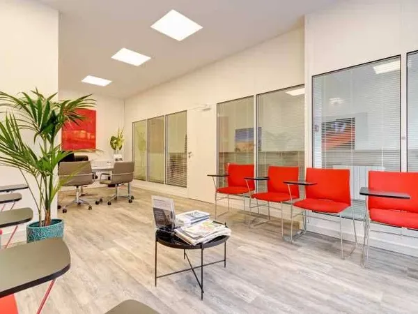 Local 196 m²