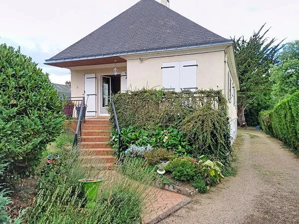 Maison à vendre à Murs Erigné - Rare sur le marché ,idéalement située à proximité de l'Hyper U et de