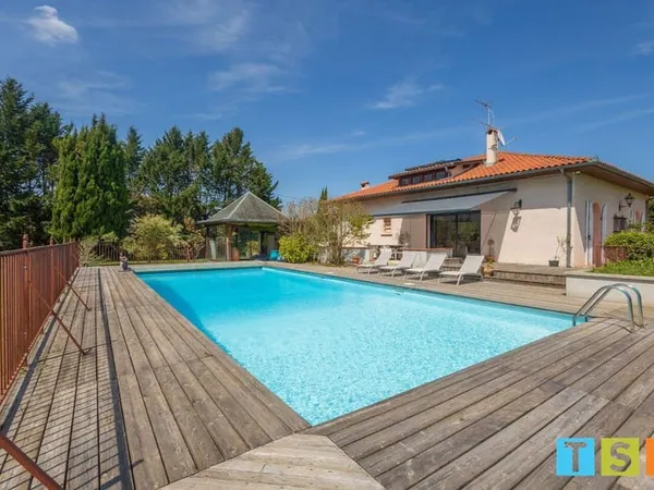 Maison 10 pièces 292 m²