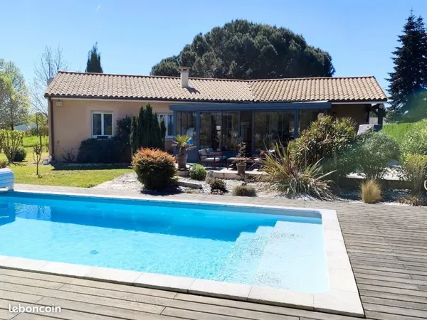 Maison familiale avec piscine - Saint Pierre d'eyraud - 130m2