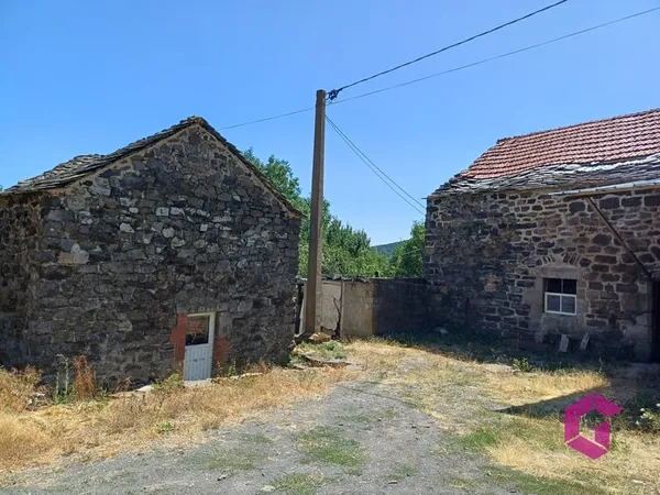 CORPS DE FERME isolé