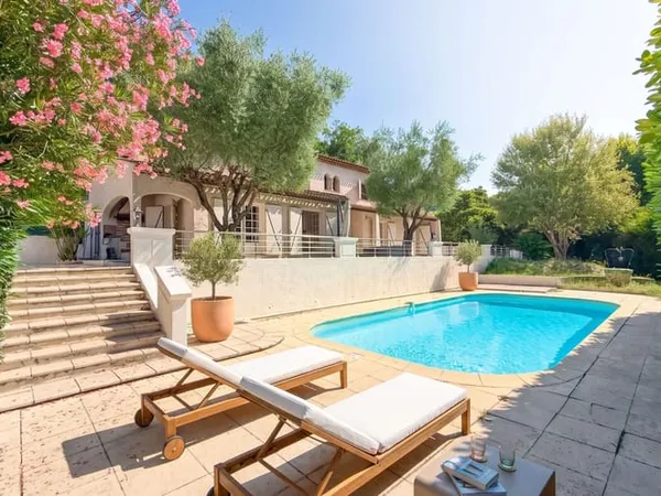 Maison 5 pièces 223 m²