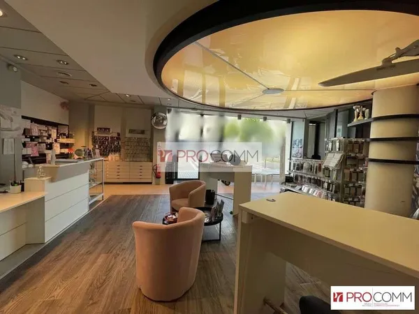 Local commercial 181m² à vendre au Coudray