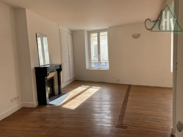 Appartement de type F3 centre ville MONTEREAU FAULT YONNE