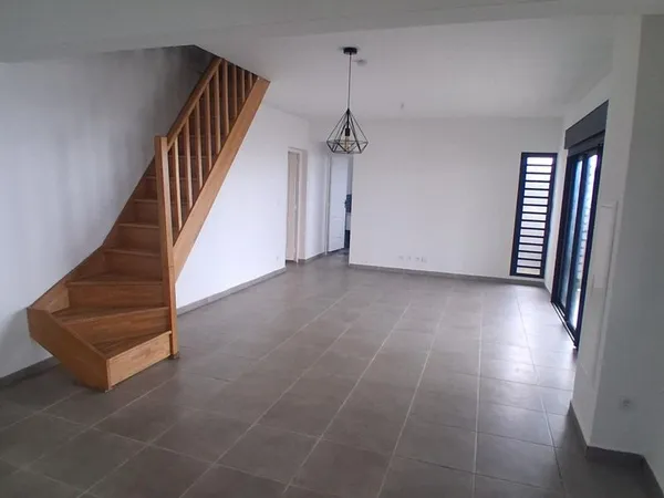 A LOUER jolie maison de type F3 de 93 m2 au Guillaume SAINT-PAUL