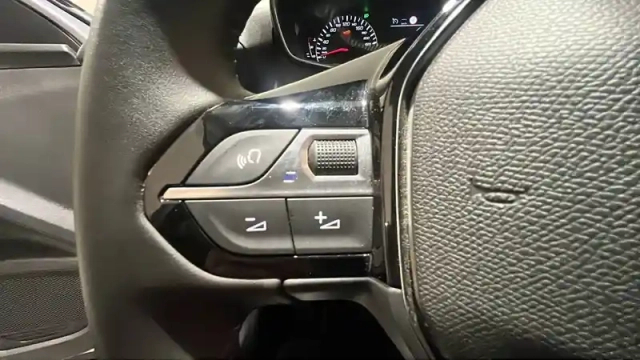 Peugeot 2008 puretech 100 s&amp;s bvm6 — photo 14