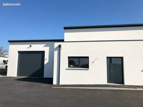 À LOUER - Local d'activité d'environ 126 m² POITIERS SUD