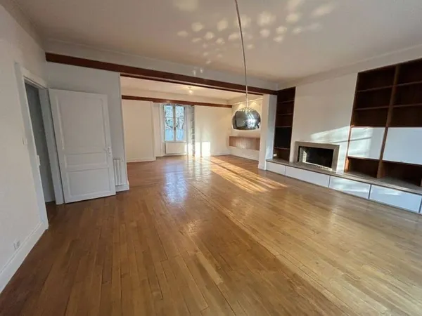 Maison 10 pièces 240 m²