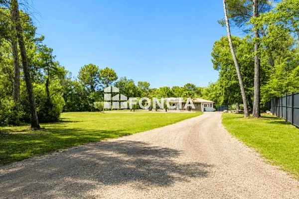 Maison 5 pièces 300 m²