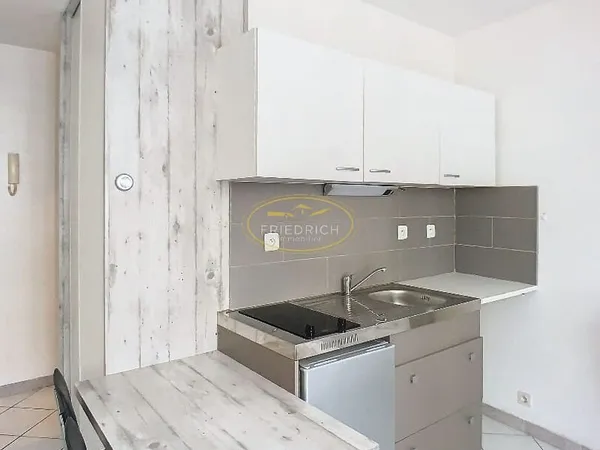 STUDIO EN REZ-DE-CHAUSSÉE - CENTRE-VILLE DE SAINT-MIHIEL