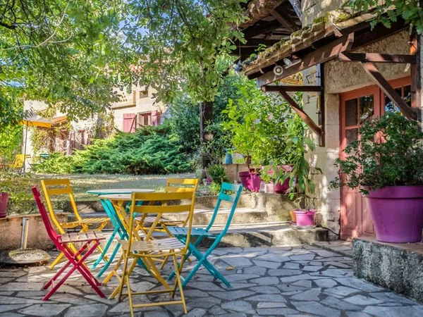 Maison de campagne avec gîte et piscine