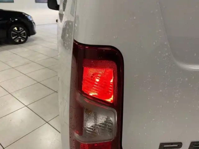 Peugeot Partner fourgon m 650 kg bluehdi 100 s&amp;s bvm6 — photo 17