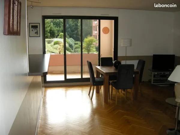 Appartement T3 meublé de 76 m² - rénové en 2022 - Sainte-Foy-lès-Lyon (La Calmeraie)