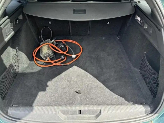 Peugeot 308 sw phev 225 e-eat8 gt — photo 26