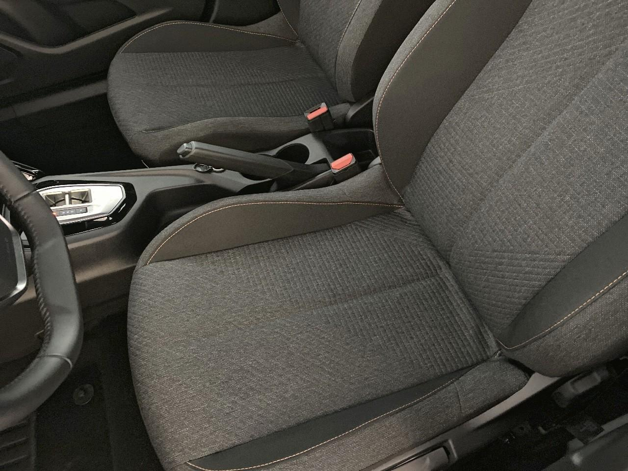 Peugeot 2008 hybrid 136 e-dcs6 style — photo 9