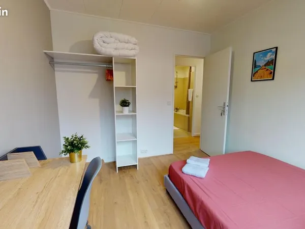 Chambre 5 pièces 84 m²