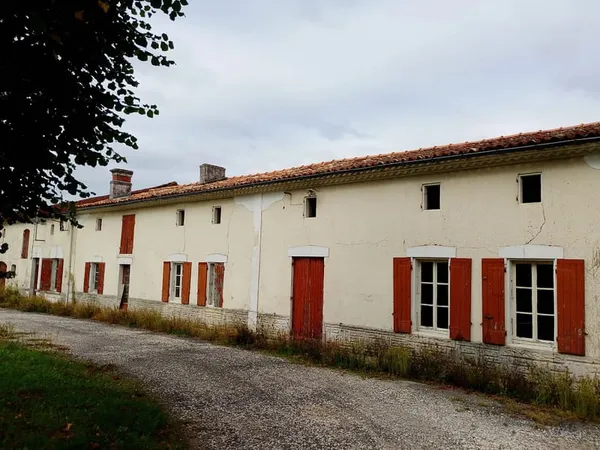 Secteur Jonzac - ensemble immobilier à rénover
