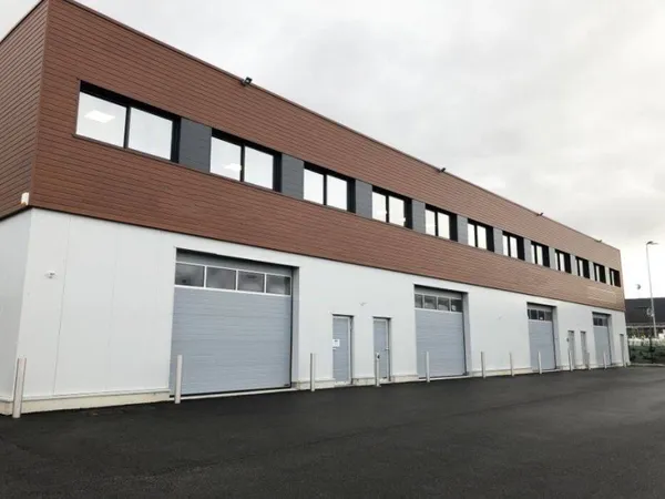 Local d'activité 300 m²