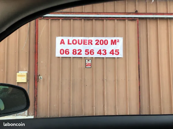 À louer Hanger 200m2 CANTONE