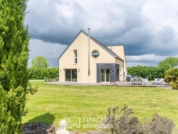 Maison d'architecte en pleine verdure