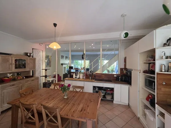 Maison 9 pièces 237 m²