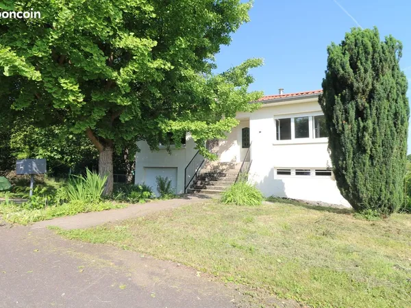 Maison individuelle - 82 m² - 2 chambres - Terrasse - Jardin - Garage