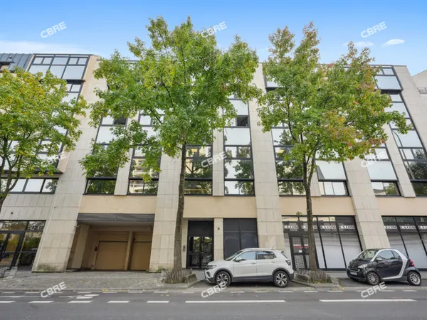 Local professionnel 235 m²