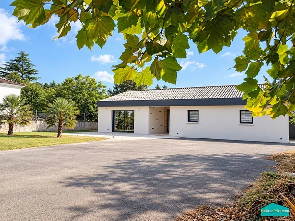 Maison de plain pied centre bourg TOUVOIS
