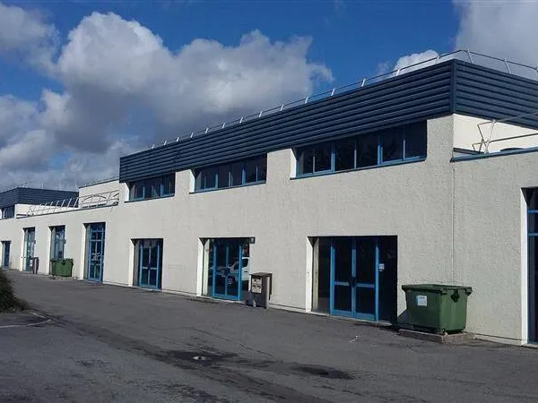 Local d'activité 283 m²