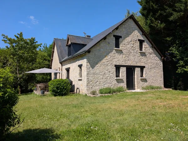 Propriété Vallieres-Les-Grandes 163 m², 4 chambres sur 4700m² de terrain.