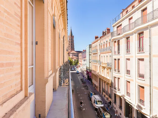 Élégant appartement bourgeois avec vue sur Saint-Sernin