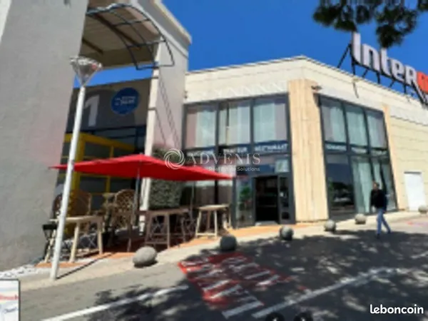 Local commercial 151 m²