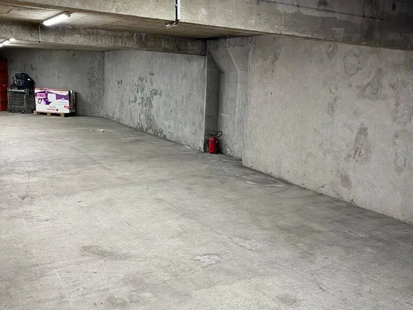 Entrepôt 180 m²