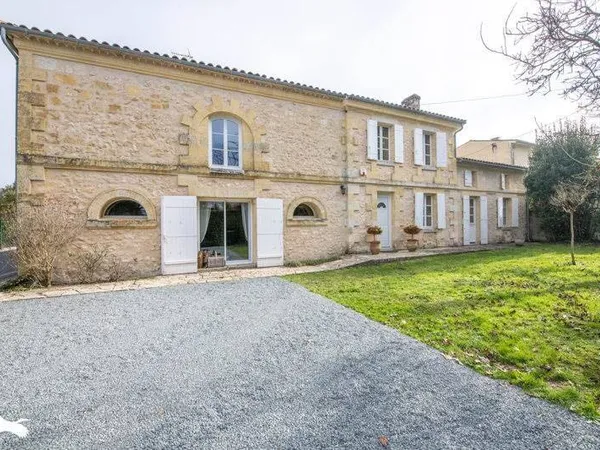 Maison 11 pièces 354 m²