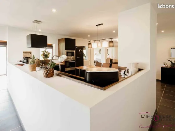 Appartement 7 pièces 177 m²