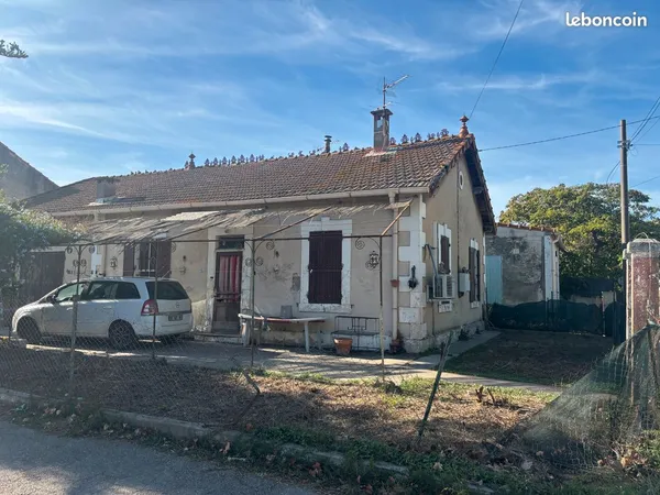 Maison 90m2 plein pied avec jardin de 220m2 à rénover